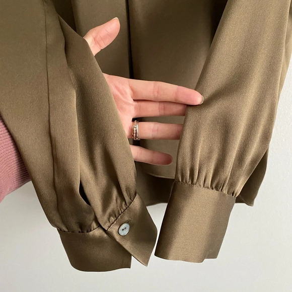 VINCE 100% Silk Bronze Green Flowy V-Neck Shirt Size XS - Picture 6 of 11